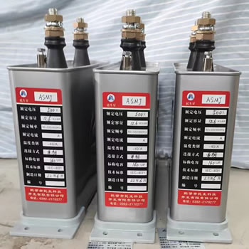 低壓并聯(lián)電容器現(xiàn)場(chǎng)照片